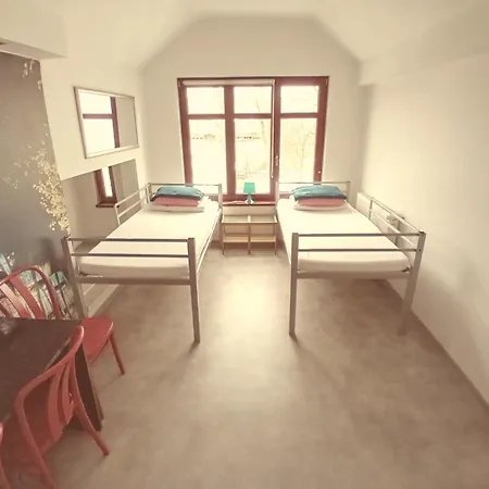 Lodzki Palacyk - Hostelowe بيت شباب