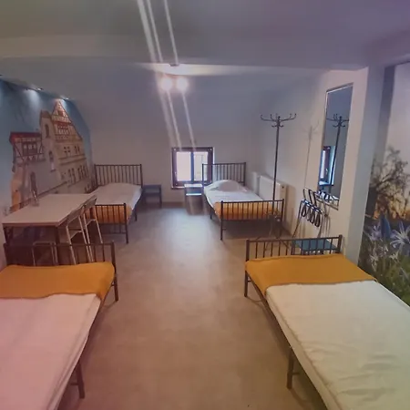 Lodzki Palacyk - Hostelowe بيت شباب