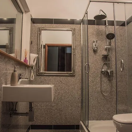 Хостел Lodzki Palacyk - Hostelowe *