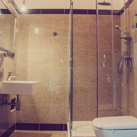 Lodzki Palacyk - Hostelowe بيت شباب *