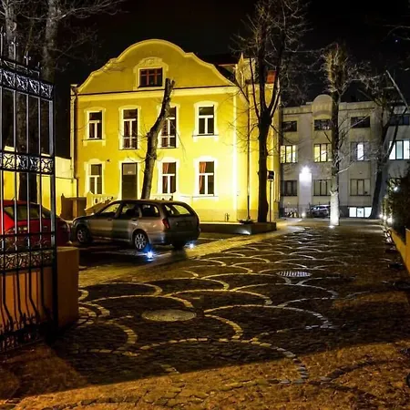 Lodzki Palacyk - Hostelowe بيت شباب *