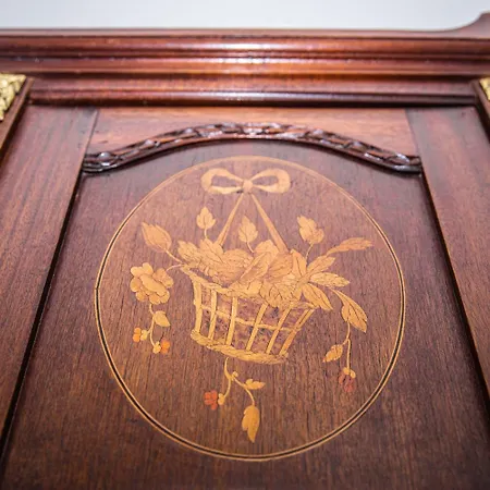 Хостел Lodzki Palacyk - Hostelowe Лодзь