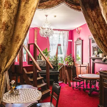 Lodzki Palacyk - Hostelowe بيت شباب وودج