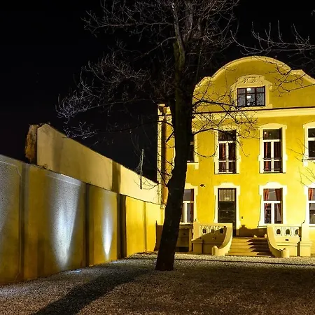 Хостел Lodzki Palacyk - Hostelowe Лодзь