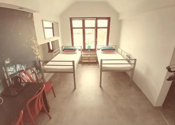 Lodzki Palacyk - Hostelowe Albergue