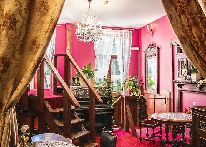 Lodzki Palacyk - Hostelowe Albergue Łódź