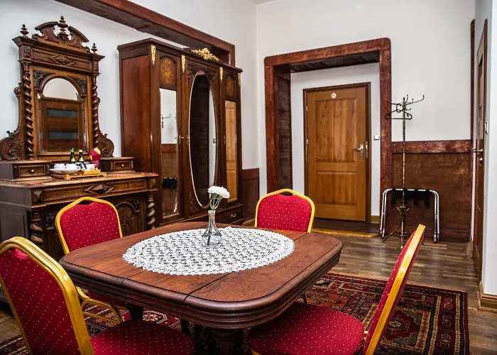 Lodzki Palacyk - Hostelowe Albergue Łódź