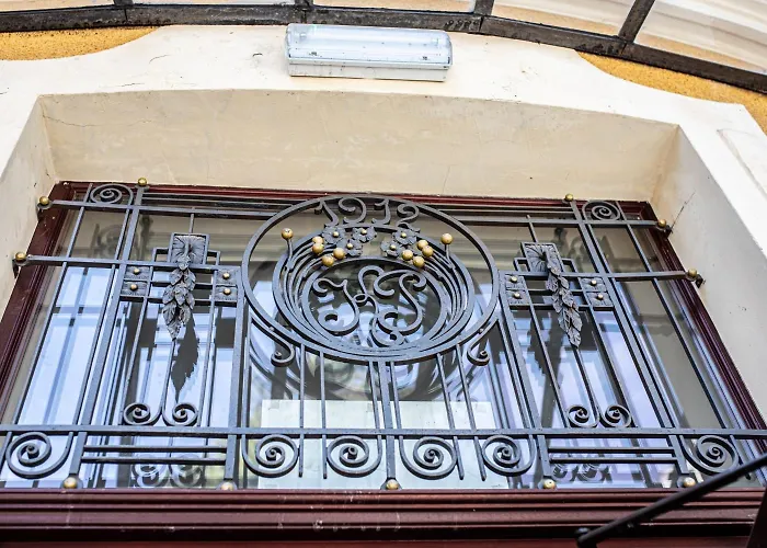 Lodzki Palacyk - Hostelowe Albergue Łódź