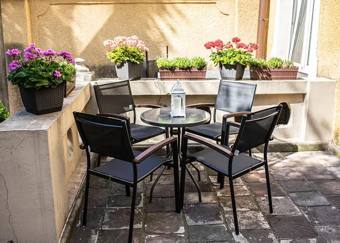 Lodzki Palacyk - Hostelowe *