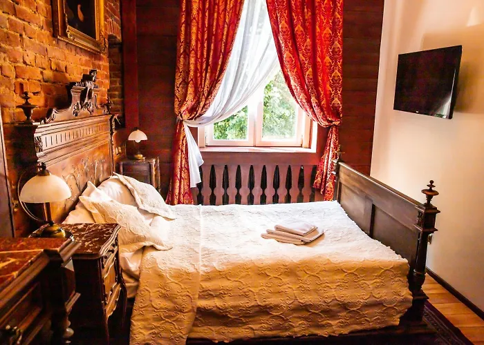 Lodzki Palacyk - Hostelowe بيت شباب *