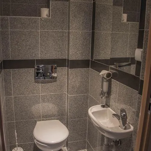 بيت شباب Lodzki Palacyk - Hostelowe *